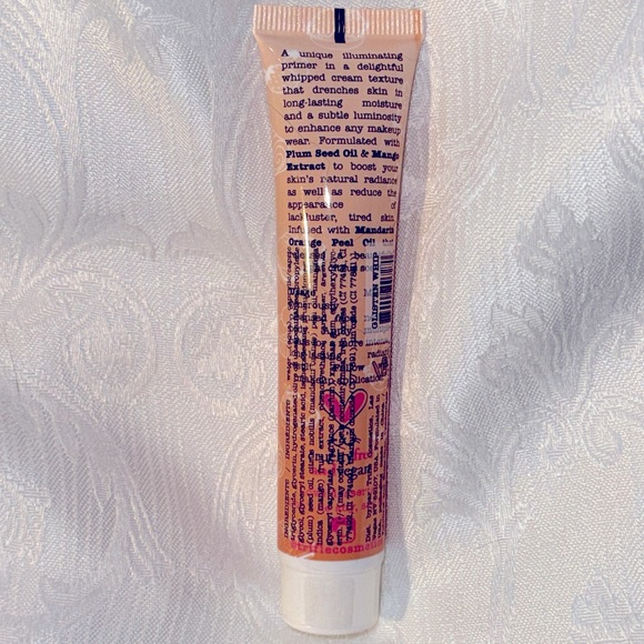 TRIFLE COSMETICS
Glisten Whip ...
$38
A unique illuminating primer - Picture 2 of 5